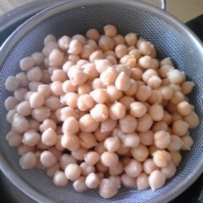初めてひよこ豆を買いました。簡単にできるんですね♪
まずはカレーに入れてみます☆